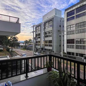 Apartamento com 60m², 2 dormitórios, 1 suíte, 1 vaga no Aston em Torres para Comprar