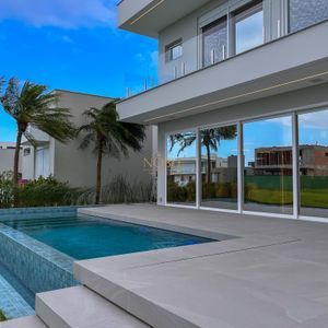 Casa de Condomínio com 432m², 4 dormitórios, 3 suítes, 2 vagas no Reserva das Águas em Torres para Comprar