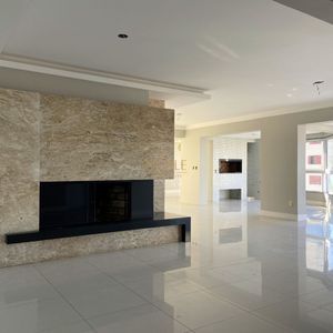 Apartamento com 232m², 4 dormitórios, 4 suítes, 2 vagas no Estevanell em Torres para Comprar