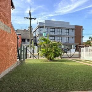 Casa com 98m², 3 dormitórios, 2 vagas no bairro Praia da Cal em Torres para Comprar