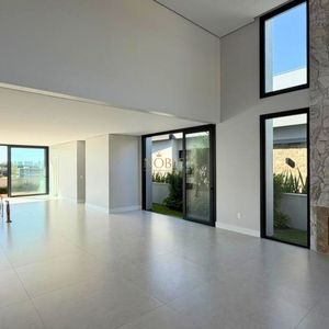 Casa com 335m², 4 dormitórios, 4 suítes, 2 vagas no Reserva das Águas em Torres para Comprar