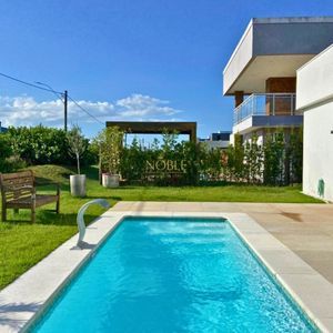 Casa com 230m², 3 dormitórios, 3 suítes, 4 vagas no Reserva das Águas em Torres para Comprar