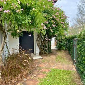 Casa com 518m², 5 dormitórios, 2 suítes, 2 vagas no bairro Praia Grande em Torres para Comprar