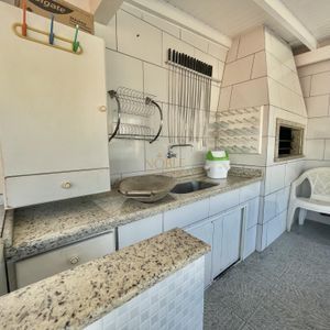 Casa com 500m², 7 dormitórios, 2 suítes, 2 vagas no bairro Centro em Torres para Comprar