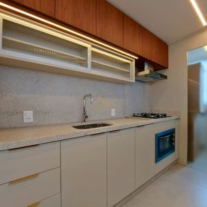 Apartamento com 77m², 2 dormitórios, 1 suíte, 2 vagas no Maui Residencial em Torres para Comprar