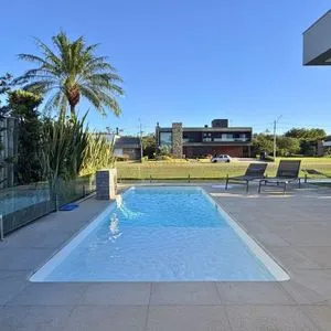 Casa de Condomínio com 206m², 4 dormitórios, 4 suítes, 2 vagas no Reserva das Águas em Torres para Comprar