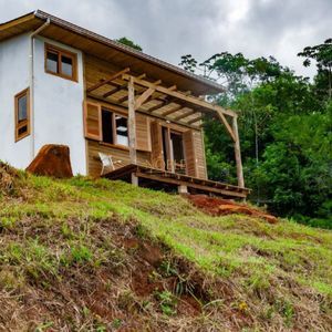 Casa com 1800m², 4 dormitórios, 3 vagas no bairro Centro em Praia Grande para Comprar