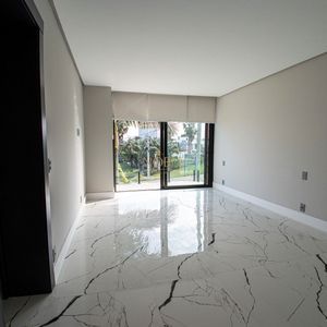 Casa de Condomínio com 591m², 5 dormitórios, 5 suítes, 2 vagas no Ocean Side em Torres para Comprar