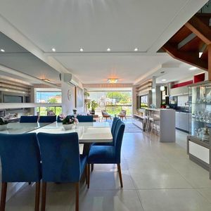 Cobertura com 180m², 3 dormitórios, 1 suíte, 2 vagas no Giverny em Torres para Comprar