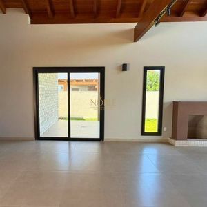 Casa com 215m², 3 dormitórios, 1 suíte, 2 vagas no bairro Morada das Palmeiras em Torres para Comprar