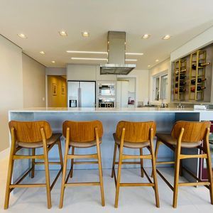 Apartamento com 130m², 3 dormitórios, 1 suíte, 2 vagas no Monterrey em Torres para Comprar