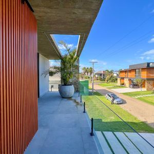 Casa de Condomínio com 350m², 3 dormitórios, 3 suítes, 2 vagas no Condomínio Ilhas Park em Torres para Comprar