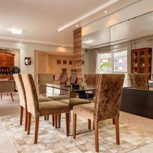 Apartamento com 232m², 4 dormitórios, 4 suítes, 2 vagas no Estevanell em Torres para Comprar