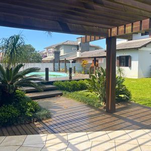 Casa, 3 dormitórios, 1 suíte, 2 vagas no bairro Itapeva Norte em Torres para Comprar