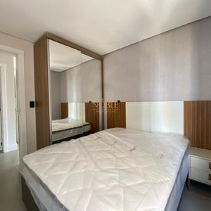 Apartamento com 60m², 2 dormitórios, 1 suíte, 1 vaga no Aston em Torres para Comprar