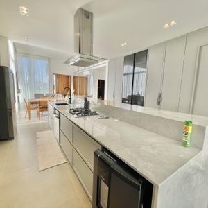 Casa de Condomínio com 215m², 3 dormitórios, 3 suítes, 2 vagas no Reserva das Águas em Torres para Comprar