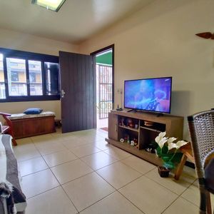 Casa, 6 dormitórios, 2 suítes, 3 vagas no bairro Getúlio Vargas em Torres para Comprar