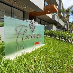 Apartamento com 79m², 2 dormitórios, 1 suíte, 2 vagas no Florença em Torres para Comprar