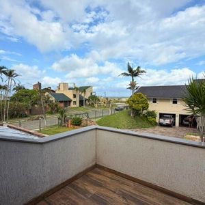 Casa com 200m², 3 dormitórios, 1 suíte, 2 vagas no bairro Praia Grande em Torres para Comprar