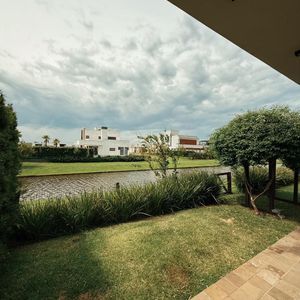 Casa com 284m², 3 dormitórios, 1 suíte, 2 vagas no Reserva das Águas em Torres para Comprar