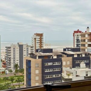 Cobertura com 198m², 3 dormitórios, 2 suítes, 2 vagas no Mar de Flores em Torres para Comprar