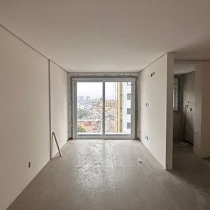 Apartamento com 90m², 3 dormitórios, 1 suíte, 2 vagas no Montreal em Torres para Comprar