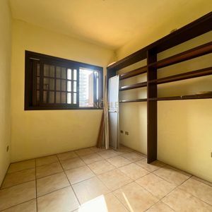 Casa, 6 dormitórios, 1 suíte, 4 vagas no bairro Stan em Torres para Comprar