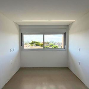 Apartamento com 118m², 3 dormitórios, 3 suítes, 1 vaga no Punta Del Sole em Torres para Comprar