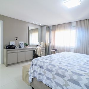 Apartamento com 249m², 4 dormitórios, 4 suítes, 2 vagas no Graziela em Torres para Comprar