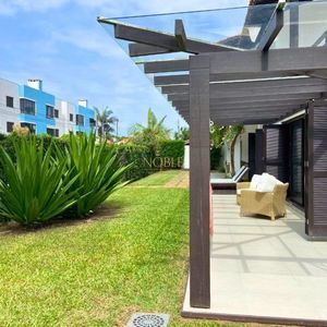 Casa com 518m², 5 dormitórios, 2 suítes, 2 vagas no bairro Praia Grande em Torres para Comprar