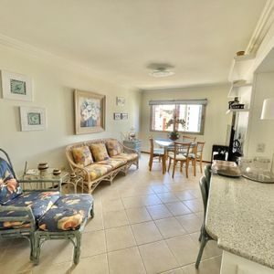 Apartamento com 98m², 3 dormitórios, 1 suíte, 1 vaga no Mar de Flores em Torres para Comprar