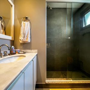 Apartamento com 131m², 3 dormitórios, 3 suítes, 1 vaga no Ilha de Córsica em Torres para Comprar