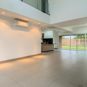 Casa de Condomínio com 294m², 5 dormitórios, 5 suítes, 2 vagas no Condomínio Ilhas Park em Torres para Comprar