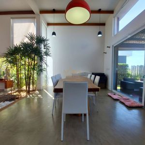 Casa com 210m², 3 dormitórios, 3 suítes, 2 vagas no Ocean Side em Torres para Comprar