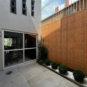 Sobrado com 350m², 5 dormitórios, 1 suíte, 4 vagas no bairro Centro em Torres para Comprar