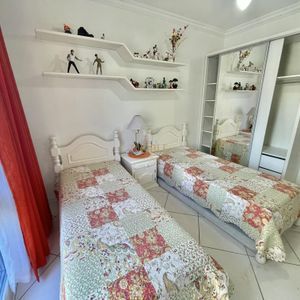 Casa com 500m², 7 dormitórios, 2 suítes, 2 vagas no bairro Centro em Torres para Comprar