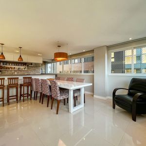 Apartamento com 124m², 3 dormitórios, 3 suítes, 2 vagas no Lê Classic em Torres para Comprar