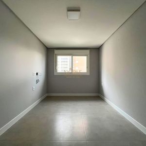 Apartamento com 77m², 2 dormitórios, 1 suíte, 2 vagas no Maui Residencial em Torres para Comprar