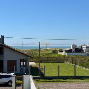 Casa com 120m², 3 dormitórios, 1 suíte, 2 vagas no bairro Loteamento Caravelle em Passo de Torres para Comprar