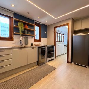 Apartamento com 180m², 3 dormitórios, 1 suíte, 2 vagas no Debret em Torres para Comprar