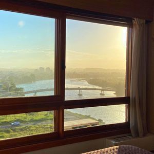 Apartamento com 102m², 2 dormitórios, 1 suíte, 1 vaga no La Tour em Torres para Comprar