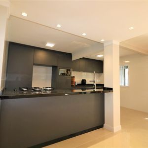 Sobrado com 220m², 5 dormitórios, 4 suítes, 3 vagas no bairro Stan em Torres para Comprar