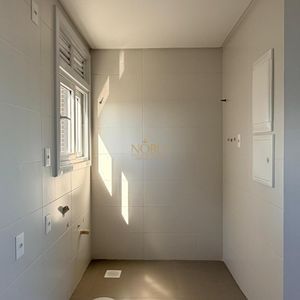 Apartamento, 2 dormitórios, 2 suítes, 2 vagas no Punta Del Sole em Torres para Comprar