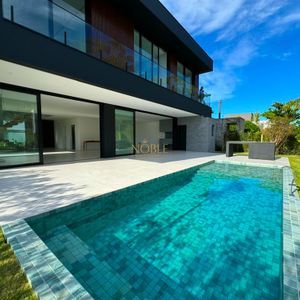 Casa de Condomínio, 4 dormitórios, 4 suítes, 2 vagas no Ocean Side em Torres para Comprar