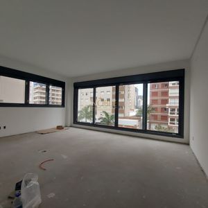 Apartamento com 207m², 4 dormitórios, 4 suítes, 3 vagas no Domus em Torres para Comprar