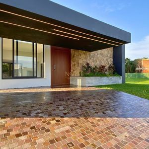 Casa com 201m², 3 dormitórios, 3 suítes, 2 vagas no Reserva das Águas em Torres para Comprar