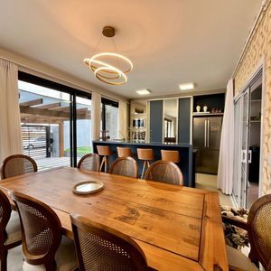 Casa com 670m², 5 dormitórios, 3 suítes, 3 vagas no bairro Bellatorres em Passo de Torres para Comprar