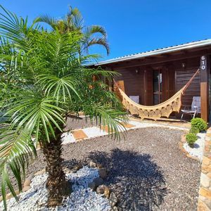 Casa com 102m², 2 dormitórios, 1 suíte, 2 vagas no bairro Igra Sul em Torres para Comprar