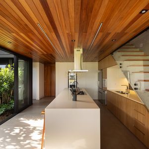 Casa de Condomínio com 244m², 4 dormitórios, 4 suítes, 2 vagas no Condomínio Ilhas Park em Torres para Comprar