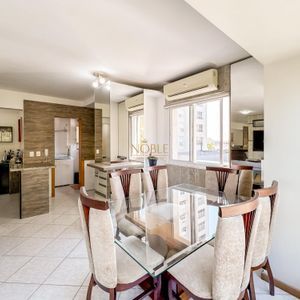 Apartamento com 92m², 2 dormitórios, 1 suíte, 1 vaga no Solar da Praça em Torres para Comprar